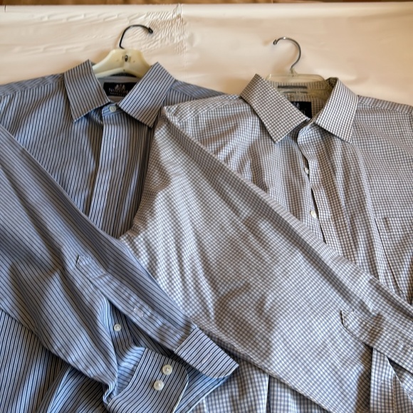 2 wrinkle free shirts - Picture 1 of 5